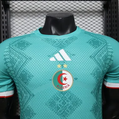 Imagem 4 do álbum Camisolas de futebol da seleção da Argélia de 2026 (versão para jogadores)