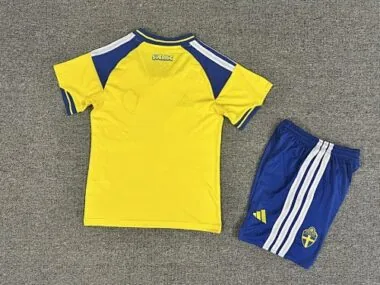 Immagine 2 dell’album 26-27 Sweden Home Kids Soccer Jerseys