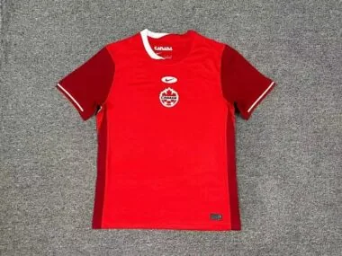 Albumhoes van voetbalshirts van het Canadese nationale elftal 2024