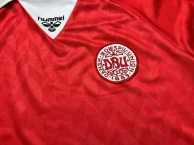 Image 3 de l’album 1998 Denmark Home Retro Soccer Jerseys