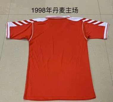 Imagem 2 do álbum Camisolas de futebol retro da seleção da Dinamarca de 1988 (jogos em casa)