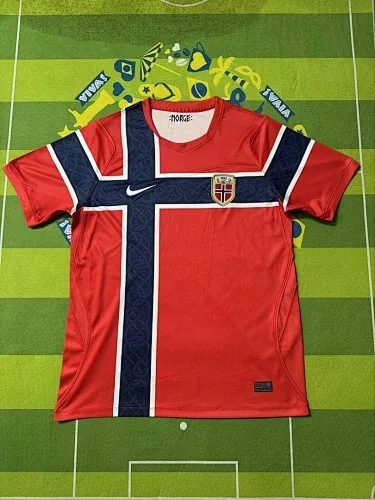 26-27 Noorse voetbalshirts voor thuiswedstrijden