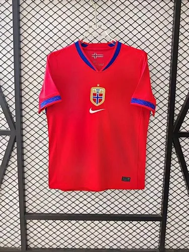 26-27 Noorse voetbalshirts voor thuiswedstrijden