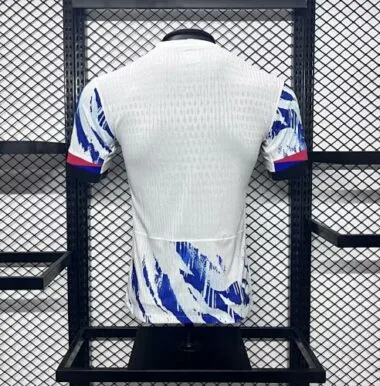 Image 2 de l’album Maillots de football 2024 de l’équipe de Norvège (version joueur, match à l’extérieur)