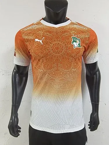 26-27 Voetbalshirts in spelersuitvoering van Ivoorkust
