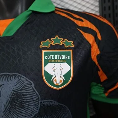 Imagem 2 do álbum Camisolas de futebol da seleção da Costa do Marfim, versões dos jogadores, n.ºs 25 e 26