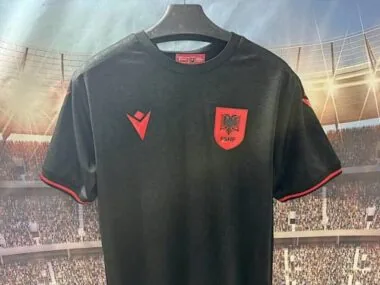 Image 2 de l’album Maillots de football de troisième choix de la République d’Albanie 2026