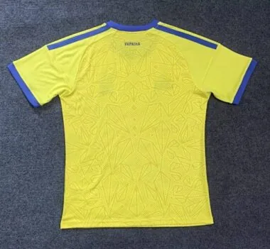 26–27 Heimtrikots der ukrainischen Fußballnationalmannschaft Albumbild 2