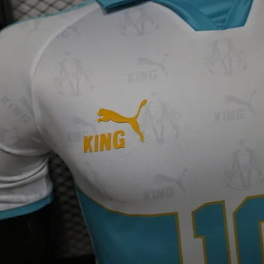 Image 2 de l’album Maillots de football de l’équipe de Marseille, versions joueurs, 26-27