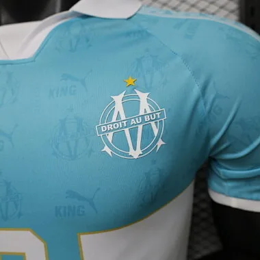 Fußballtrikots der Spieler von Marseille, Saison 26–27 Albumbild 2