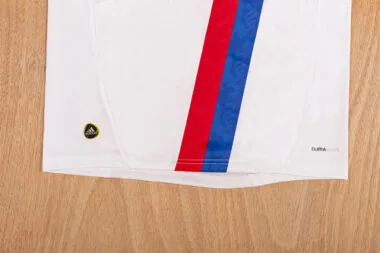 Image 2 de l’album 10-11 Lyon Home Retro Soccer Jerseys
