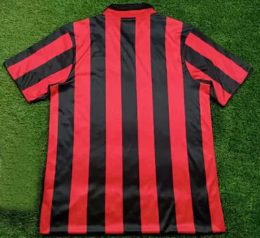Imagem 2 do álbum Camisolas de futebol retro do AC Milan (jogo em casa) da época 1988/89