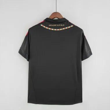 Imagem 2 do álbum Camisolas de futebol retro da terceira equipação do AC Milan da época 2011/12