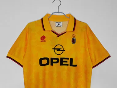 Imagem 3 do álbum Camisolas de futebol retro do AC Milan para jogos fora de casa da época de 1995/96