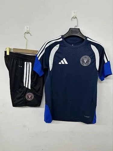 26–27 Inter Mailand Trainings-Fußballanzug