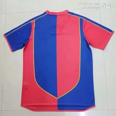 Imagem 2 do álbum Camisolas de futebol retro do Cagliari para jogos em casa, 03/04