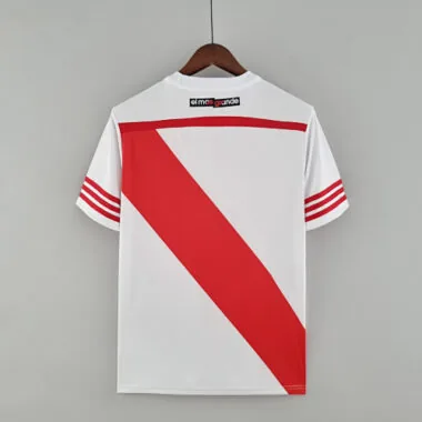 Immagine 2 dell’album Maglie da calcio retro da casa del River Plate stagione 15/16