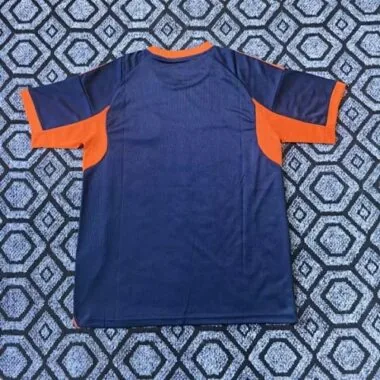 Image 2 de l’album Maillots de football spéciaux Ajax n° 25-26