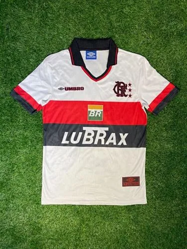 99 camisetas de fútbol retro del Flamengo para partidos fuera de casa