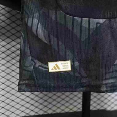 Image 2 de l’album Maillot du Real Madrid 2026/27, édition spéciale « Player Version »