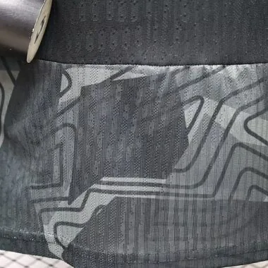 Image 3 de l’album Maillot du Real Madrid 2026/27, édition spéciale « Player Version »
