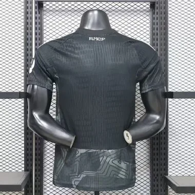 Image 4 de l’album Maillot du Real Madrid 2026/27, édition spéciale « Player Version »