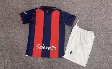 Bologna Heimtrikot und -shorts für Kinder, Saison 2026/27 Albumbild 2