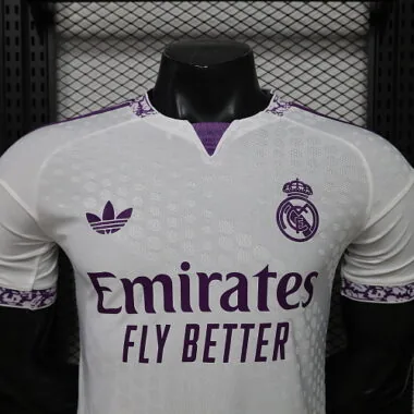 Immagine 2 dell’album Maglia del Real Madrid Edizione Speciale Stagione 2026/27 - Versione da giocatore