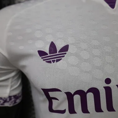 Immagine 4 dell’album Maglia del Real Madrid Edizione Speciale Stagione 2026/27 - Versione da giocatore