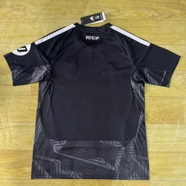 Imagen 2 del álbum Camiseta de portero del Real Madrid 2026/27