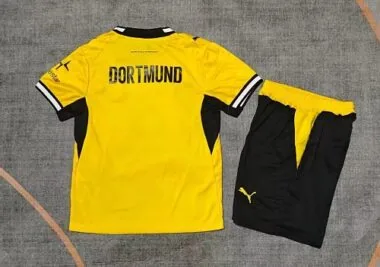 Afbeelding 2 van album 2026/27 Dortmund thuisshirt en -short voor kinderen