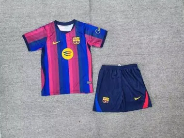 Camiseta y pantalones cortos de local para niños del Barcelona, temporada 2026/27