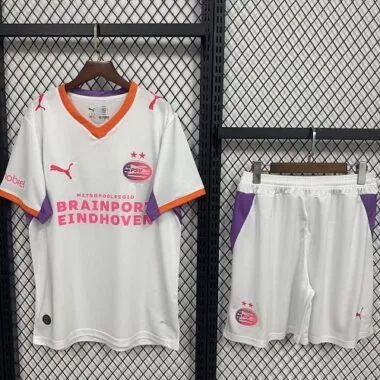 Camiseta y pantalones cortos de visitante de la temporada 2026/27