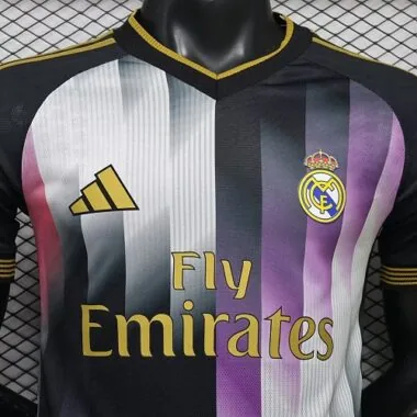 Immagine 2 dell’album Maglia del Real Madrid Edizione Speciale Stagione 2026/27 - Versione da giocatore