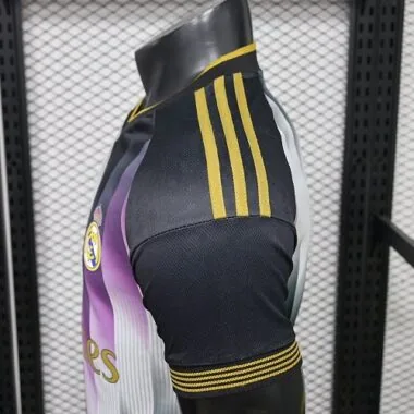 Immagine 4 dell’album Maglia del Real Madrid Edizione Speciale Stagione 2026/27 - Versione da giocatore