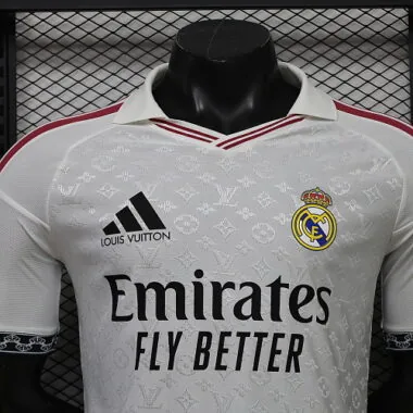 Imagen 2 del álbum Camiseta del Real Madrid, edición especial temporada 2026/27, versión de jugador