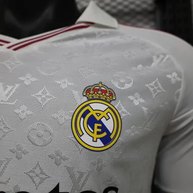 Imagen 3 del álbum Camiseta del Real Madrid, edición especial temporada 2026/27, versión de jugador