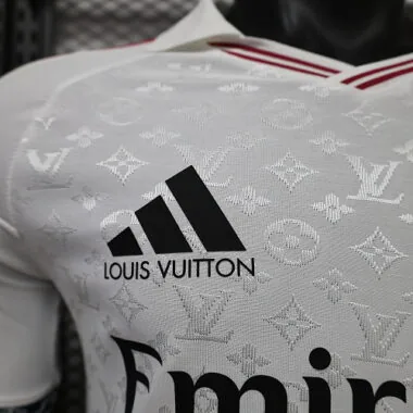 Imagen 4 del álbum Camiseta del Real Madrid, edición especial temporada 2026/27, versión de jugador