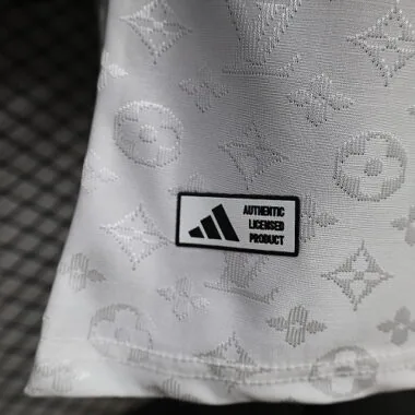Imagen 5 del álbum Camiseta del Real Madrid, edición especial temporada 2026/27, versión de jugador