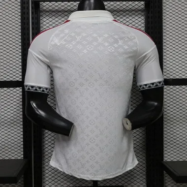 Imagen 9 del álbum Camiseta del Real Madrid, edición especial temporada 2026/27, versión de jugador