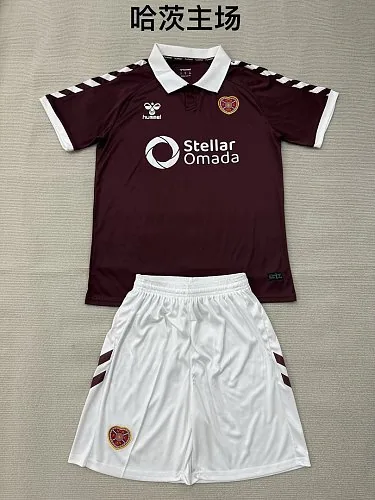 Camiseta y pantalones cortos de local de la temporada 2026/27