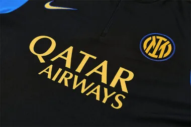 Image 5 de l’album Survêtement à manches longues de l’Inter Milan 2026/27