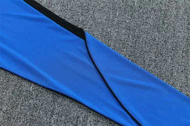 Image 7 de l’album Survêtement à manches longues de l’Inter Milan 2026/27