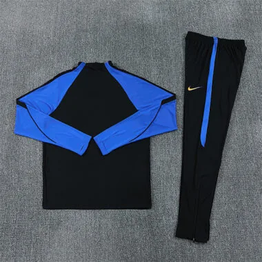 Image 9 de l’album Survêtement à manches longues de l’Inter Milan 2026/27
