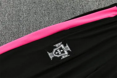 Imagem 11 do álbum Fato de treino de manga comprida Portugal 2026, rosa e preto