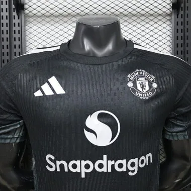 Afbeelding 2 van album 2026/27 Manchester City Goalkeeper Player Version Jersey