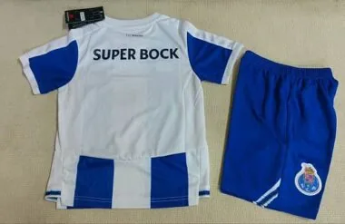 Imagen 2 del álbum Camiseta y pantalones cortos infantiles del Oporto para la temporada 2026/27 (local)