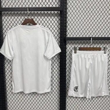 Imagen 2 del álbum 2026/27 Real Madrid Special Edition Jersey and Shorts