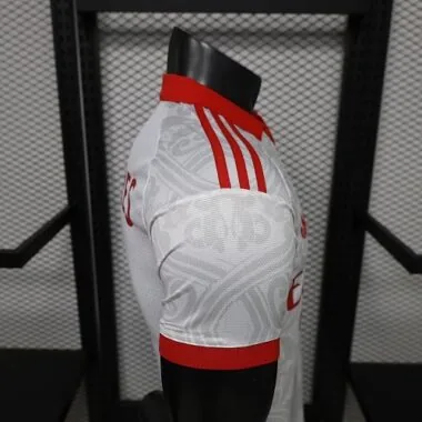 Afbeelding 6 van album 2026/27 Benfica Away Player Version Jersey