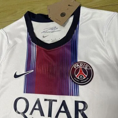 Auswärtstrikot von Paris Saint-Germain 2026/27 Albumbild 2